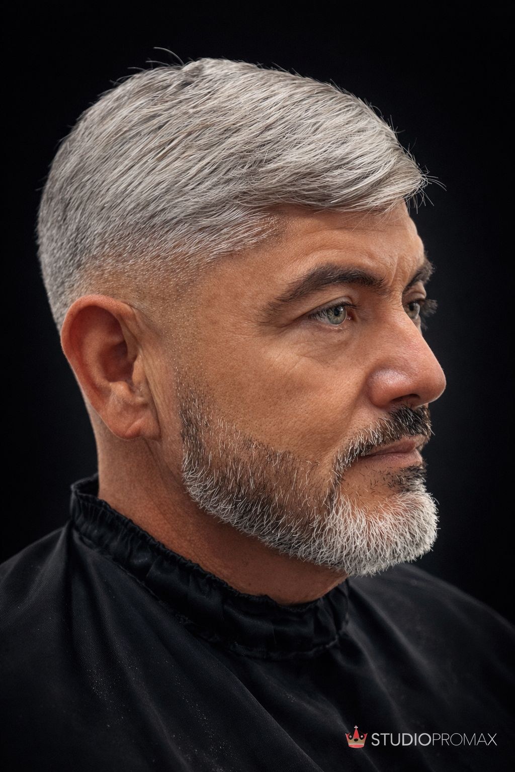 Corte grisalho com acabamento limpo